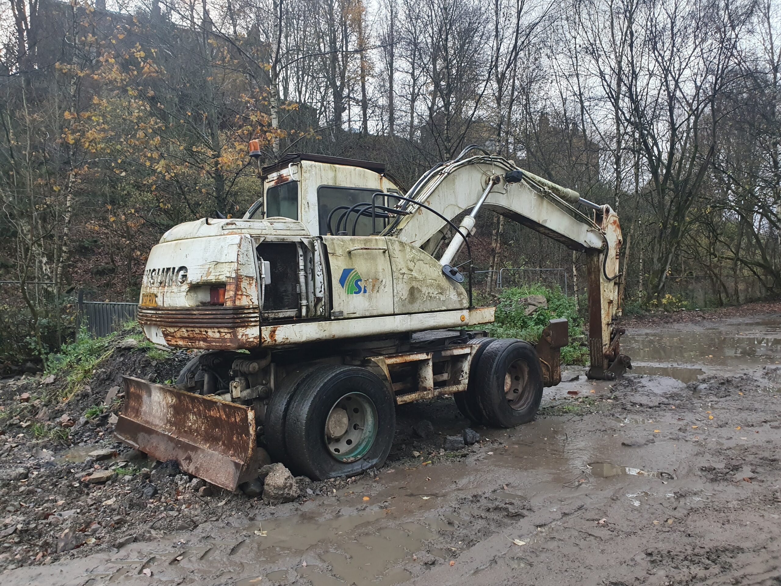 LISHING WHEELED EXCAVATOR - Image 3
