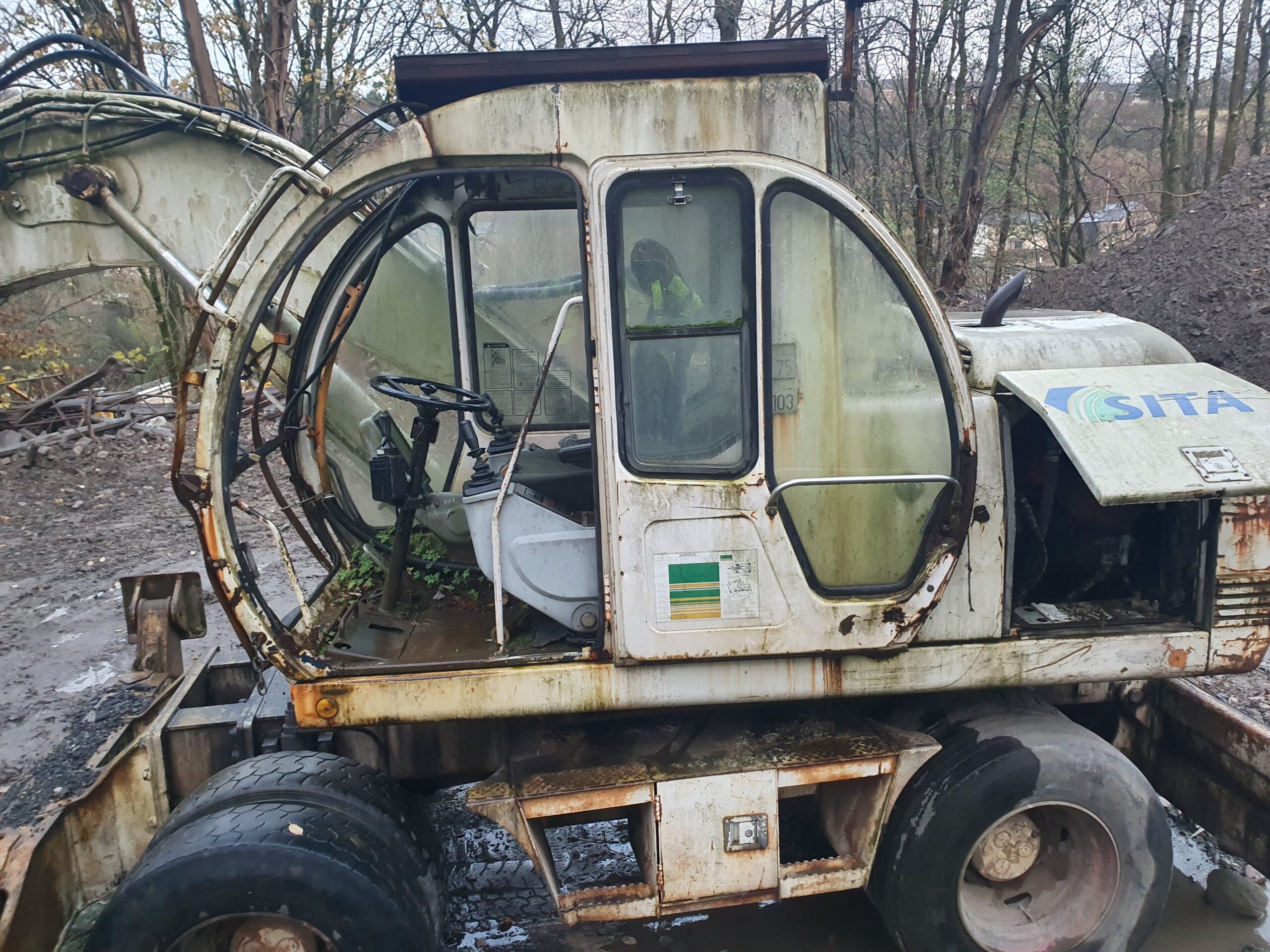 LISHING WHEELED EXCAVATOR - Image 4