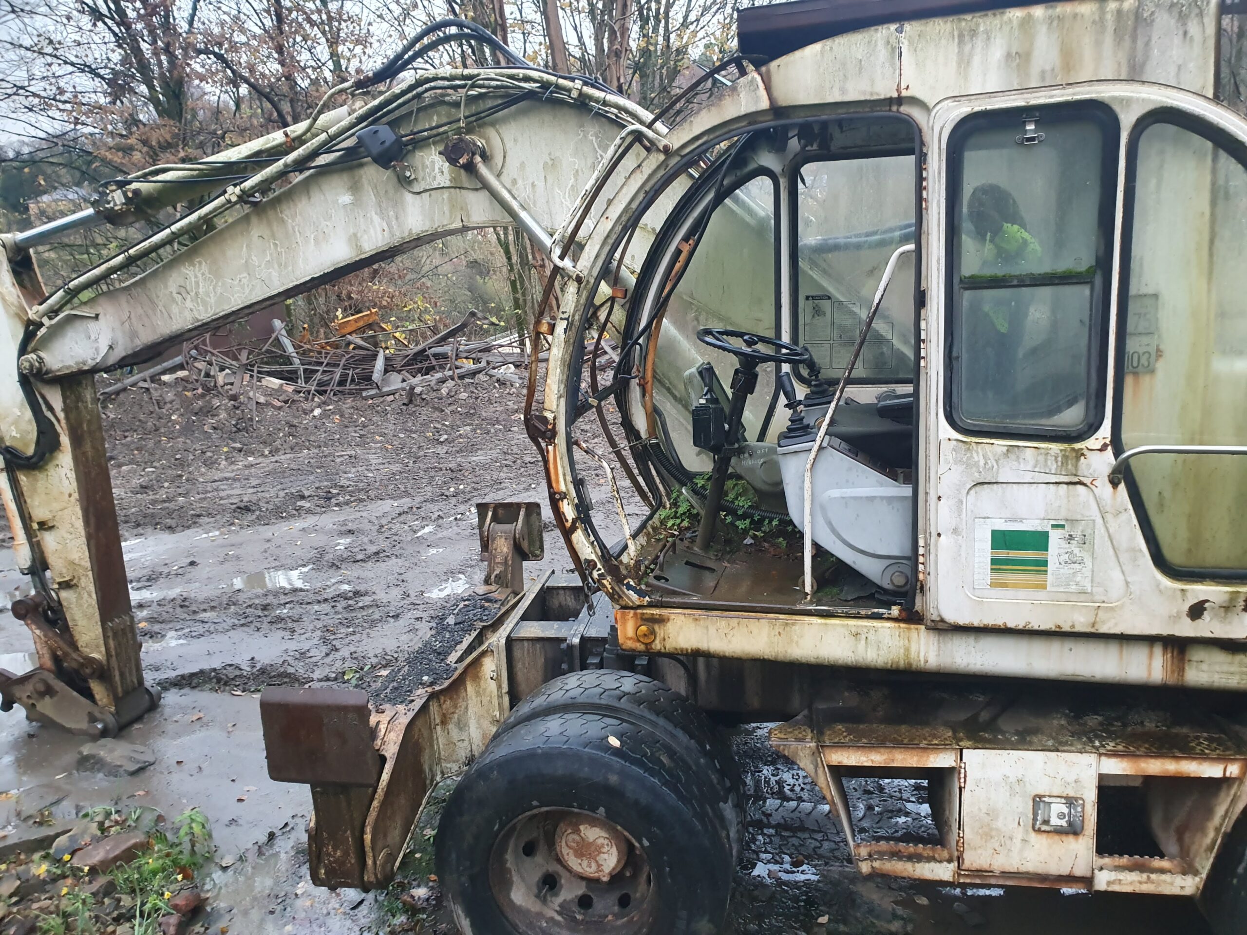 LISHING WHEELED EXCAVATOR