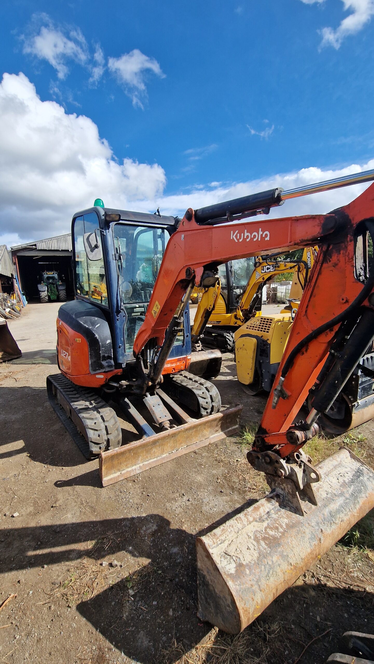 2014 Kubota U27-4 2.7 Ton Mini Excavator – 3,000 Hours